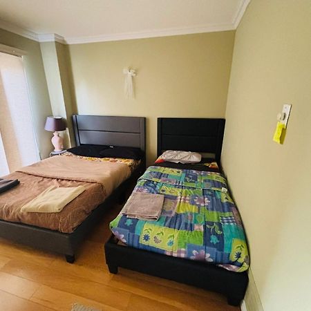 Room With Private Patio Next To Toronto Airport Mississauga Ngoại thất bức ảnh