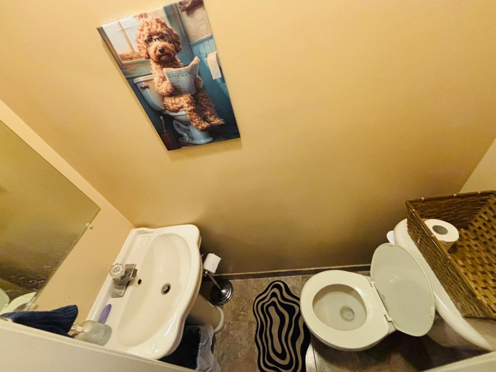 Room With Private Patio Next To Toronto Airport Mississauga Ngoại thất bức ảnh