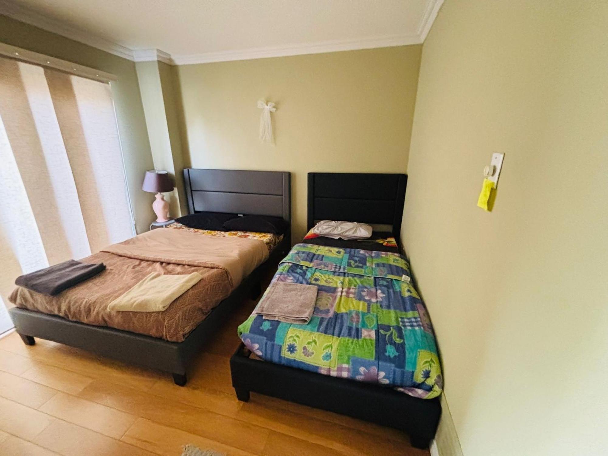 Room With Private Patio Next To Toronto Airport Mississauga Ngoại thất bức ảnh